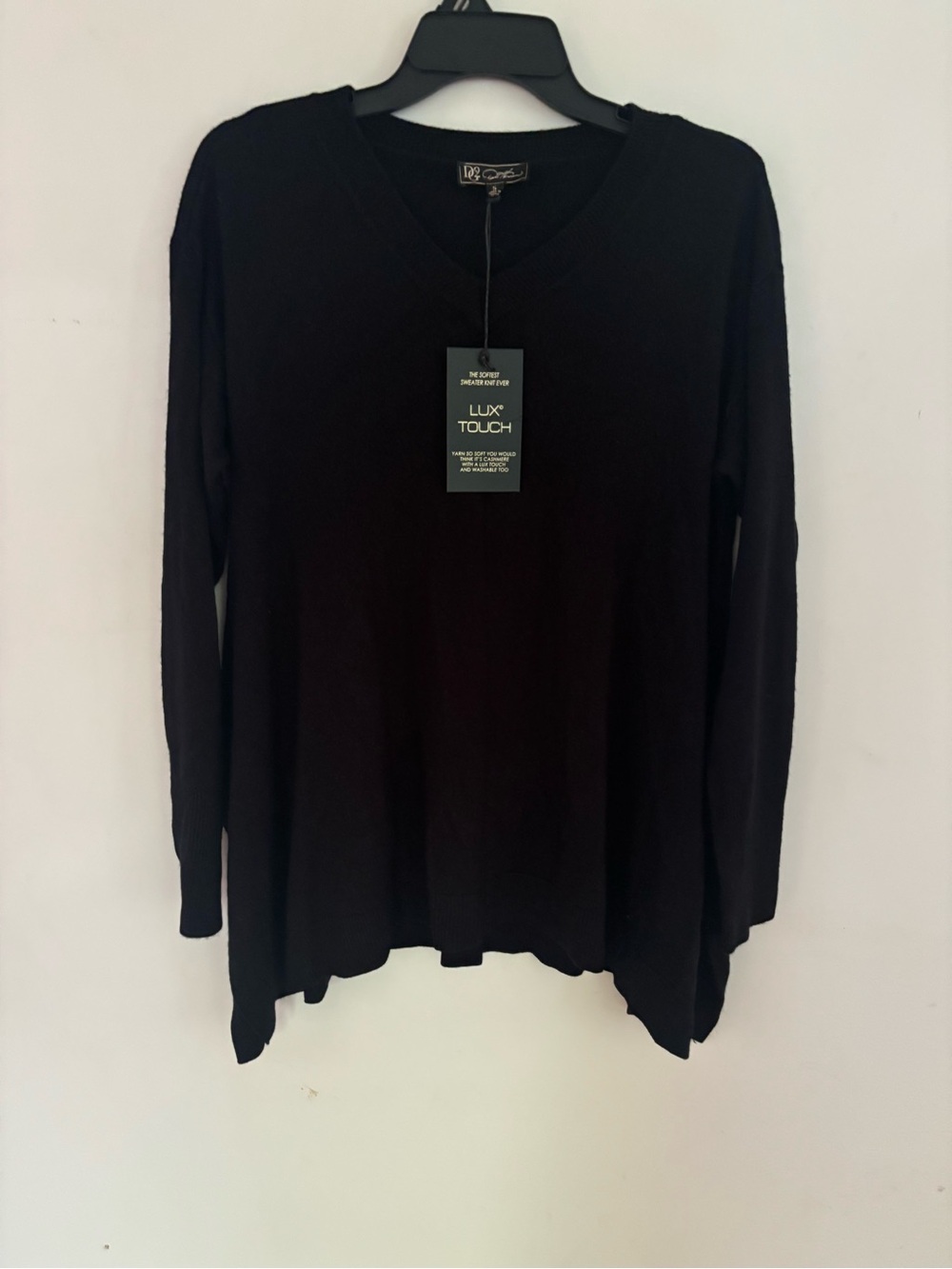 NWT DG2 Diane Gilman Lux Touch Black V-Neck Sharkbite Sweater Small